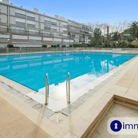 Air-conditioned With Swimming Pool In St Tropez Apartamento